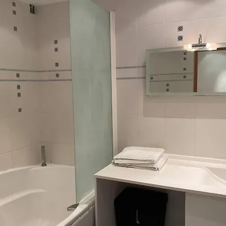 Logement De 3 Chambres à 10 Mins à Pieds Du Centre Du Village Et De La Plage Des Canoubiers