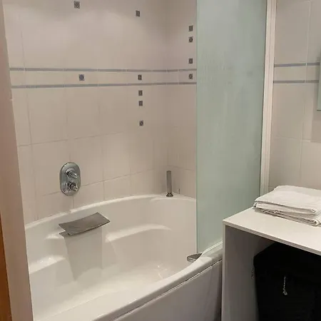 Logement De 3 Chambres A 10 Mins A Pieds Du Centre Du Village Et De La Plage Des Canebiers Апартаменты Сен-Тропе