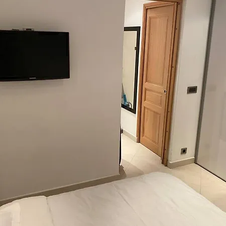 Logement De 3 Chambres A 10 Mins A Pieds Du Centre Du Village Et De La Plage Des Canebiers Апартаменты *