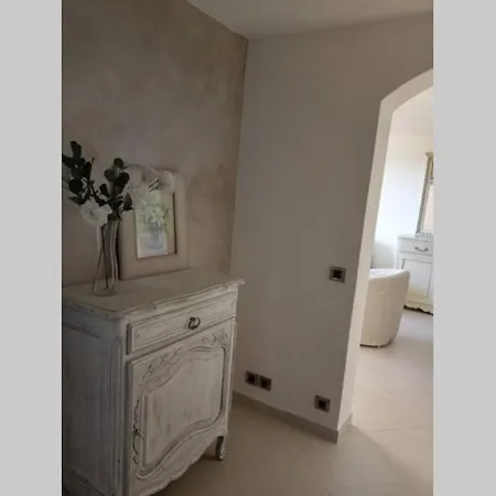 Appartement Logement De 3 Chambres à 10 Mins à Pieds Du Centre Du Village Et De La Plage Des Canoubiers *