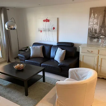 Appartement Logement De 3 Chambres à 10 Mins à Pieds Du Centre Du Village Et De La Plage Des Canoubiers