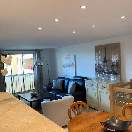 Апартаменты Logement De 3 Chambres A 10 Mins A Pieds Du Centre Du Village Et De La Plage Des Canebiers Сен-Тропе