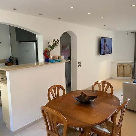 Logement De 3 Chambres à 10 Mins à Pieds Du Centre Du Village Et De La Plage Des Canoubiers Saint-Tropez
