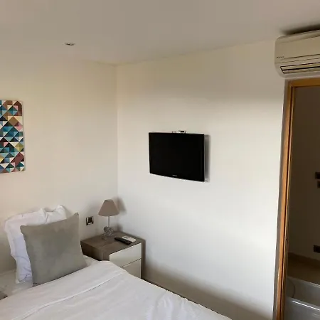 Logement De 3 Chambres A 10 Mins A Pieds Du Centre Du Village Et De La Plage Des Canebiers Апартаменты