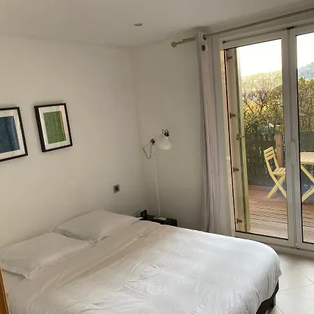 Appartement Logement De 3 Chambres à 10 Mins à Pieds Du Centre Du Village Et De La Plage Des Canoubiers