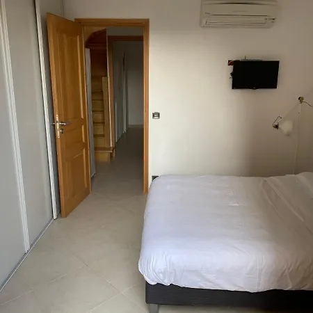 Logement De 3 Chambres A 10 Mins A Pieds Du Centre Du Village Et De La Plage Des Canebiers Апартаменты