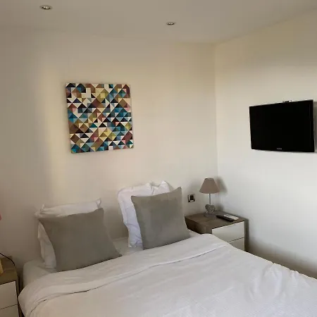 Logement De 3 Chambres à 10 Mins à Pieds Du Centre Du Village Et De La Plage Des Canoubiers