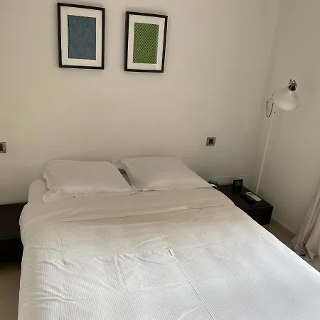 Logement De 3 Chambres à 10 Mins à Pieds Du Centre Du Village Et De La Plage Des Canoubiers