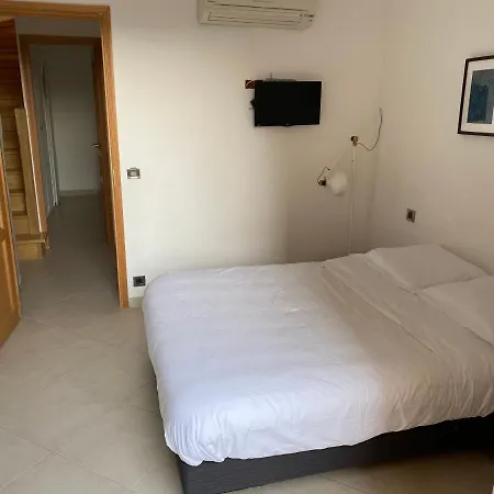Апартаменты Logement De 3 Chambres A 10 Mins A Pieds Du Centre Du Village Et De La Plage Des Canebiers