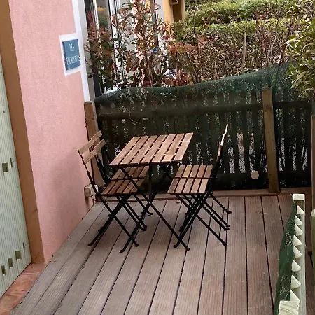 Logement De 3 Chambres A 10 Mins A Pieds Du Centre Du Village Et De La Plage Des Canebiers Апартаменты